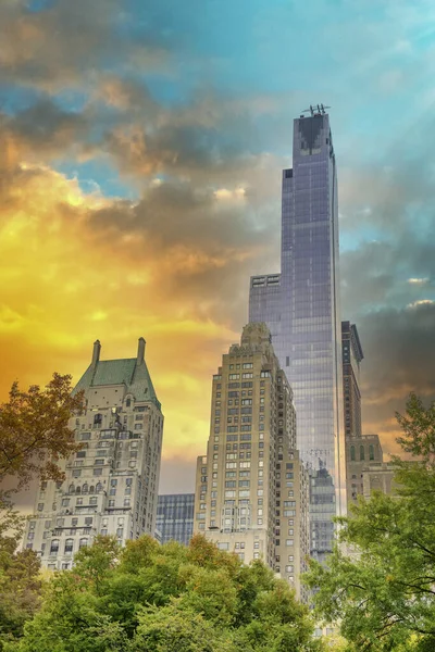 Sonnenuntergangsfarben Der New Yorker Central Park Wolkenkratzer — Stockfoto