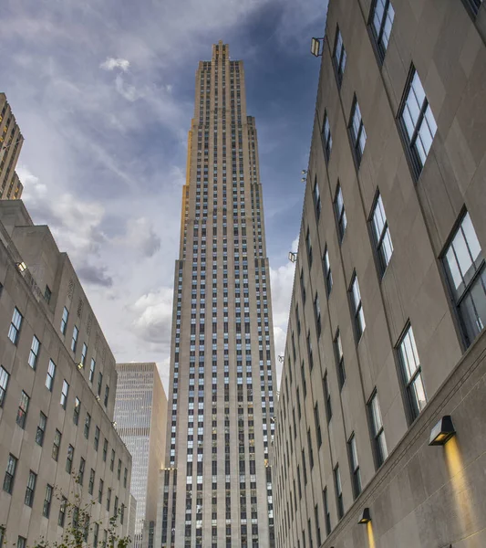 Цвета Заката Нью Йоркских Небоскрёбов Rockefeller Center — стоковое фото