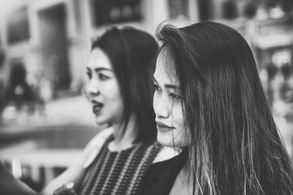 Two Beautiful Young Asian Friends Mall Shopping Center Standing Talking — Stock Photo, Image