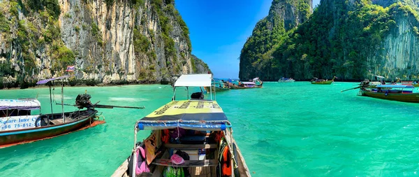 Phi Phi Leh Thailand December 2019 Turister Båten Besöker Maya — Stockfoto