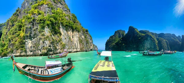 Phi Phi Leh Tailandia Diciembre 2019 Los Turistas Barco Visitan — Foto de Stock