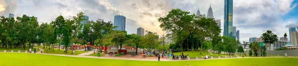 Kuala Lumpur Malaysia Grudzień 2019 Turyści Cieszą Się Wspaniałą Panoramą — Zdjęcie stockowe