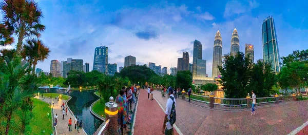 Kuala Lumpur Malásia Dezembro 2019 Turistas Desfrutam Maravilhoso Panorama Torre — Fotografia de Stock