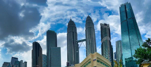 Kuala Lumpur Malaysia December 2019 Petronas Tornyok Városi Felhőkarcolók Egy — Stock Fotó