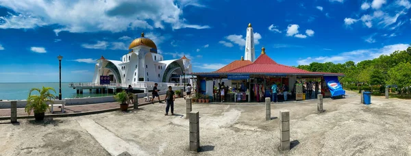 Malacca Malaisie Décembre 2019 Les Touristes Apprécient Mosquée Détroit Melaka — Photo