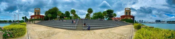 Cingapura Janeiro 2020 Turistas Locais Desfrutam Parque Sentosa Dia Nublado — Fotografia de Stock