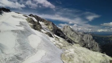 Drone, Dolomite Dağları, İtalya 'dan Marmolada Buzulu' nun inanılmaz hava manzarası