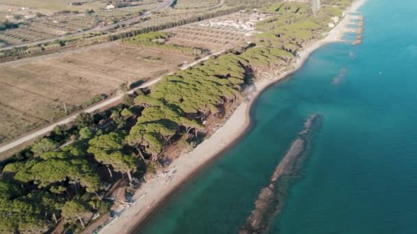 Incredibile vista aerea della costa toscana nella stagione estiva, Italia — Video Stock