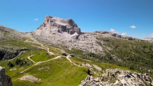 Increíble vista aérea de las montañas Dolomitas, Italia. Cinque Torri, Cinco torres — Vídeos de Stock