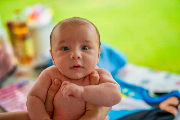 Newborn Baby Mother Arms Outdoor — Stock Photo, Image