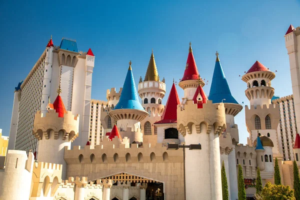 Las Vegas Juli 2018 Buitenaanzicht Van Excalibur Hotel Een Zonnige — Stockfoto