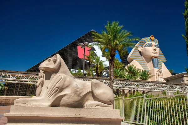 Las Vegas Julho 2018 Vista Exterior Luxor Hotel Dia Ensolarado — Fotografia de Stock