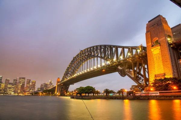 Gece Şehir Silueti Sydney Limanı Köprüsü — Stok fotoğraf
