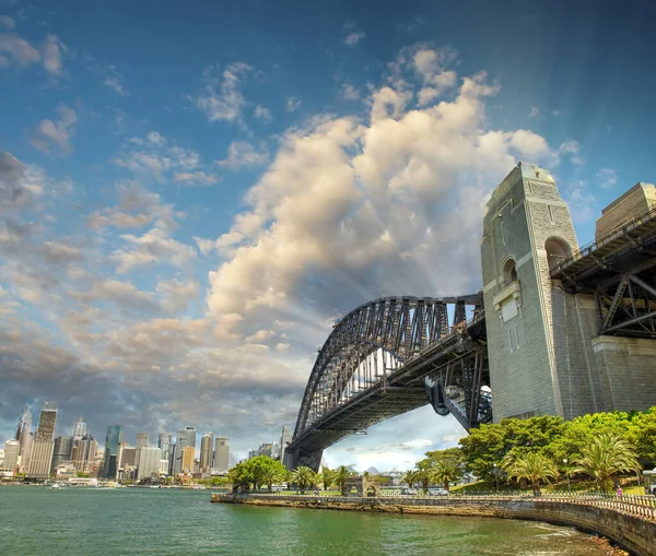オーストラリアのサンセット時のシドニーハーバーブリッジ — ストック写真