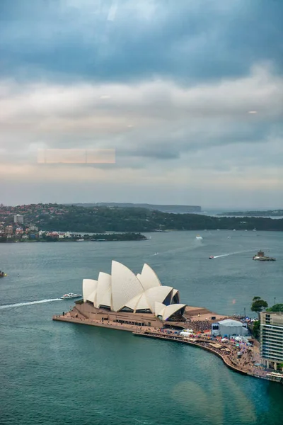 Sydney 2015年11月7日 悉尼歌剧院从直升机起飞 — 图库照片