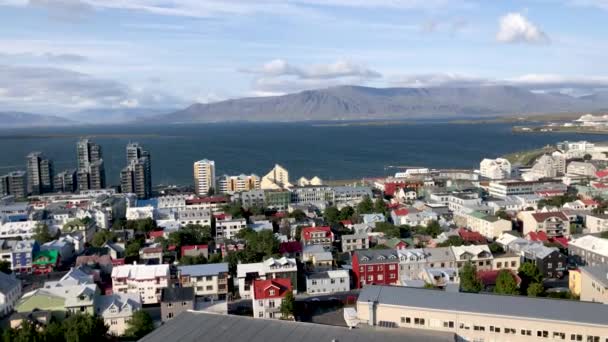 从冰岛雷克雅未克塔楼俯瞰的雷克雅未克天际线 — 图库视频影像