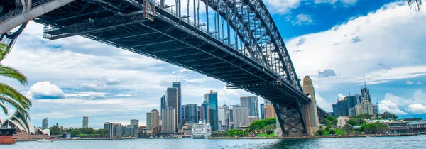 Sydney Listopad 2015 Niesamowity Widok Sydney Harbour Bridge Pochmurny Dzień — Zdjęcie stockowe