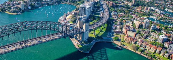 悉尼港湾大桥直升机在美丽的早晨 — 图库照片