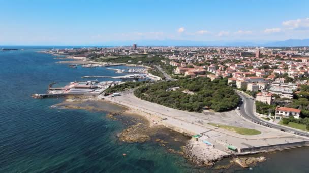 Erstaunliche Luftaufnahme der Küste von Livorno, Toskana — Stockvideo