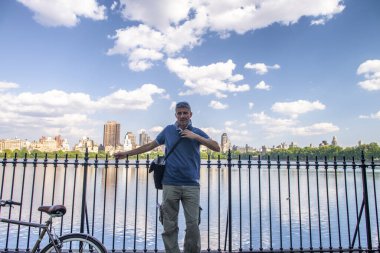 New York 'ta Central Park' ta bisiklet turisti..