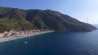 Tropea, Calabria kıyı şeridi. Yaz mevsiminde hava manzarası
