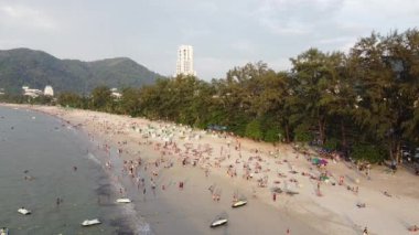 Patong Sahili ve Phuket şehir manzarası gün batımında, Tayland