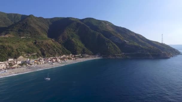 Tropea, costa de Calabria. Vista aérea en temporada de verano — Vídeo de stock