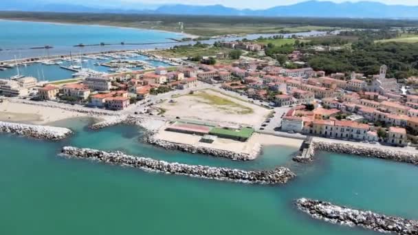 Atemberaubende Luftaufnahme der Küste von Marina di Pisa, Toskana — Stockvideo