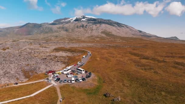 Costa di Djupalonssandur e montagne in Islanda. Incredibile vista drone nella stagione estiva — Video Stock