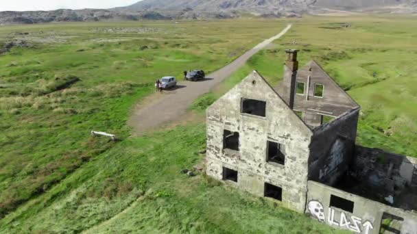 Dagverdara, West-IJsland. Langs het schiereiland Snaefellsness. Luchtfoto van IJsland in het zomerseizoen. Langzame beweging — Stockvideo