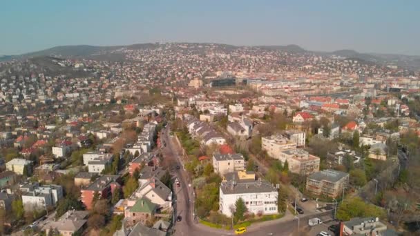 Letecký pohled na panorama Budapešti v jarní sezóně, Maďarsko — Stock video