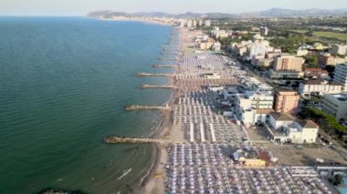 Misano Adriatico, İtalya. Yaz mevsiminde İHA 'dan hava görüntüsü
