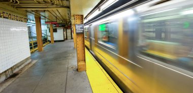 NEW YORK CITY - 8 Haziran 2013: Metro İstasyonu İç Görünümü.