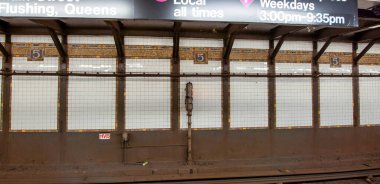 NEW YORK CITY - Haziran 2013: Manhattan metro istasyonu.