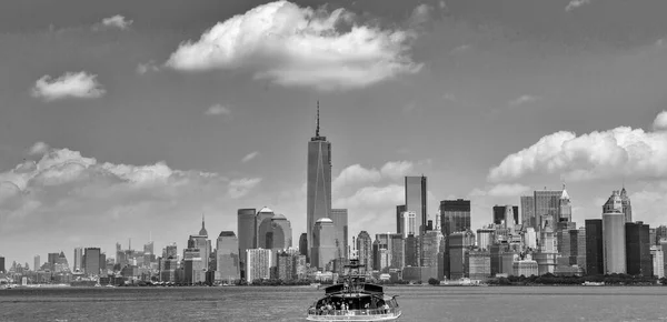 New York City Juni 2013 Touristenboot Mit Blick Auf Manhattan — Stockfoto