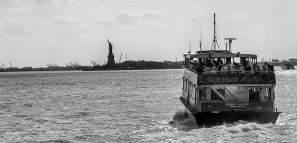 Нью Йорк Июнь 2013 Статуя Свободы Летний День — стоковое фото