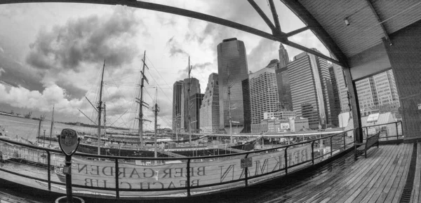 New York City June 2013 Pier Cloudy Summer Day — Stock Photo, Image