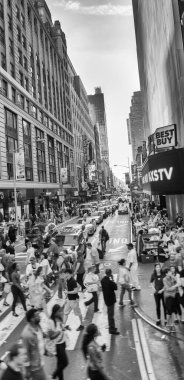 NEW YORK CITY - HAZİRAN 2013: Geceleri Times Meydanı Işıkları.