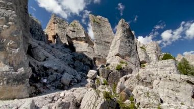 Cinque Torri, İtalyan Alpleri. Beş kulenin dağ zirvesi