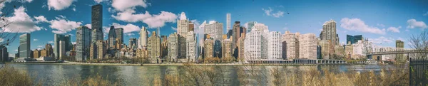 석양에 맨해튼 마천루 — 스톡 사진