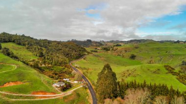 Bahar mevsiminde Waitomo kırsal ve tepeleri, Yeni Zelanda 'nın hava manzarası.
