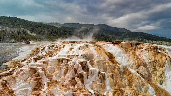 Mammoet Hot Springs Yellowstone Nationaal Park Luchtzicht Vanuit Drone Standpunt — Stockfoto