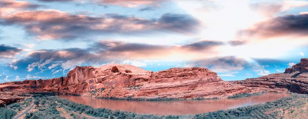 Widok Lotu Ptaka Rzekę Kolorado Góry Pobliżu Moab Utah — Zdjęcie stockowe