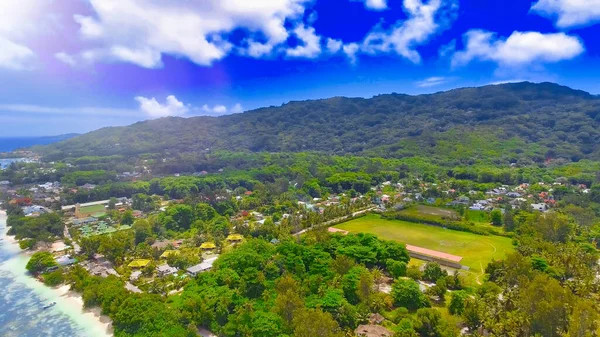 Seyşeller 'deki La Digue adasının güzel sahil manzarası..