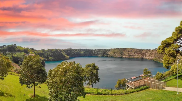 南澳大利亚甘比尔山 春季美丽蓝湖的无人机航景 — 图库照片