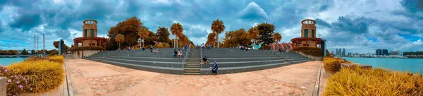 Singapur Června 2020 Turisté Místní Obyvatelé Užívají Park Sentosa Oblačného — Stock fotografie