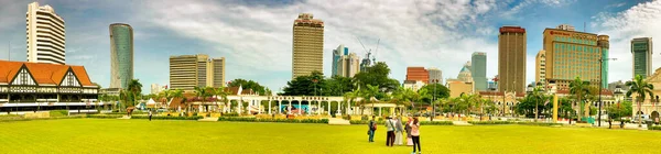 Kuala Lumpur Malaysia December 2019 Tourists Merdeka Square Beautiful Sunny — Stock Photo, Image