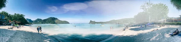 Phi Phi Don Thailand December 2019 Tourists Enjoy Beach Beautiful — Stock Photo, Image