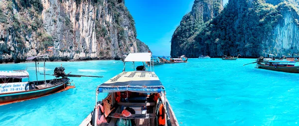 Phi Phi Leh Thailand Δεκεμβριου 2019 Τουρίστες Στο Σκάφος Επισκέπτονται — Φωτογραφία Αρχείου