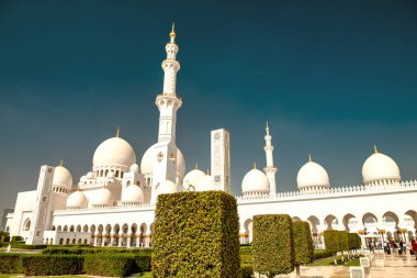 ABU DHABI, BAE - 7 Aralık 2016: Şeyh Zayed Büyük Camii 'nin dış görünüşü.